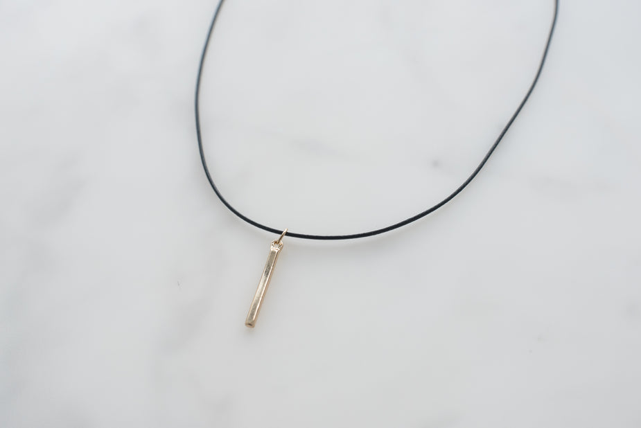 Collier ras du cou avec pendentif en or